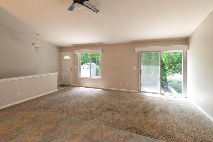 Rare opportunity to own a well maintained side by side duplex in - photo 8