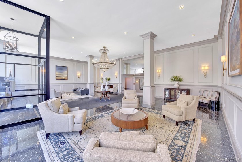 Spacious JR4 Apartment located in a OCEANFRONT BUILDING on The - photo 13