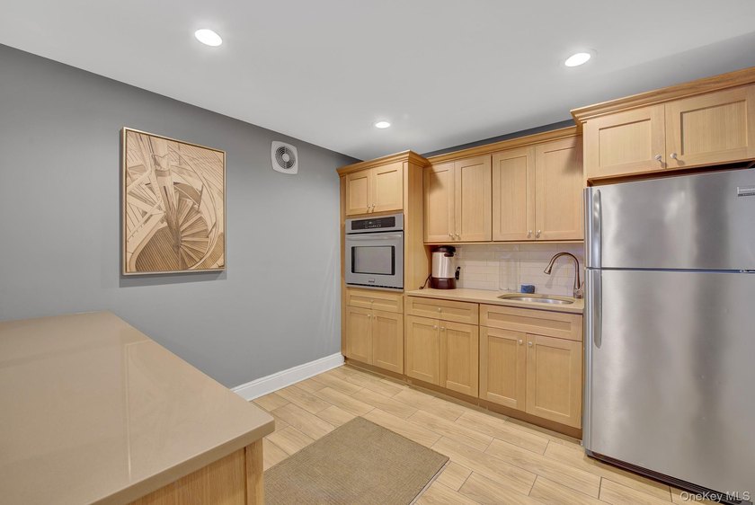 Spacious JR4 Apartment located in a OCEANFRONT BUILDING on The - photo 15