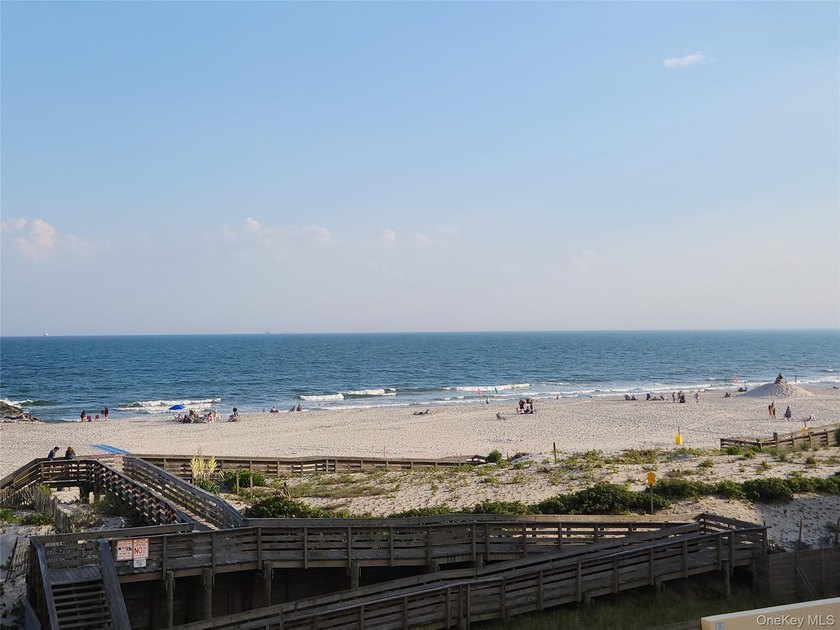 Spacious JR4 Apartment located in a OCEANFRONT BUILDING on The - photo 21