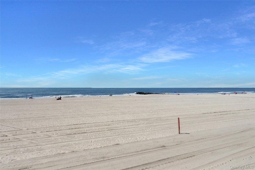 Spacious JR4 Apartment located in a OCEANFRONT BUILDING on The - photo 23