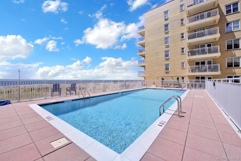 Spacious JR4 Apartment located in a OCEANFRONT BUILDING on The - photo 25