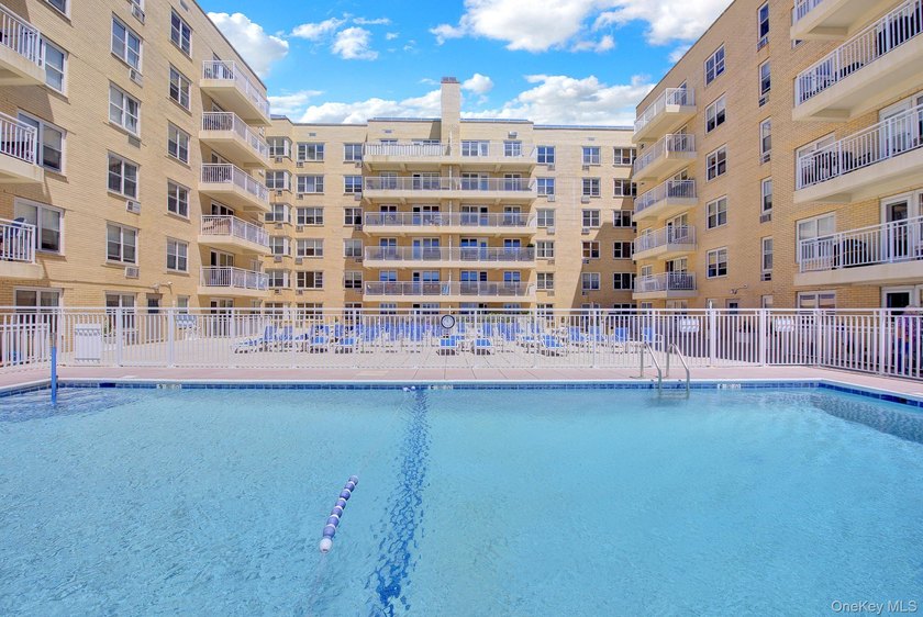 Spacious JR4 Apartment located in a OCEANFRONT BUILDING on The - photo 26