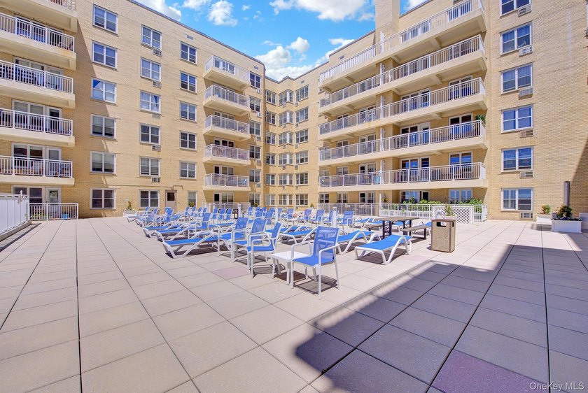 Spacious JR4 Apartment located in a OCEANFRONT BUILDING on The - photo 27