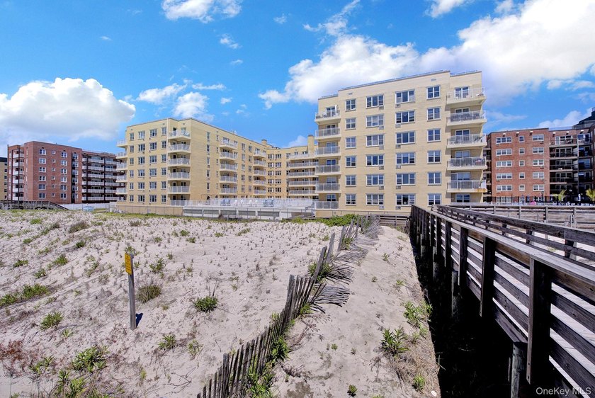 Spacious JR4 Apartment located in a OCEANFRONT BUILDING on The - photo 29