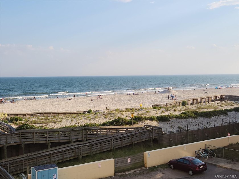 Spacious JR4 Apartment located in a OCEANFRONT BUILDING on The - photo 32