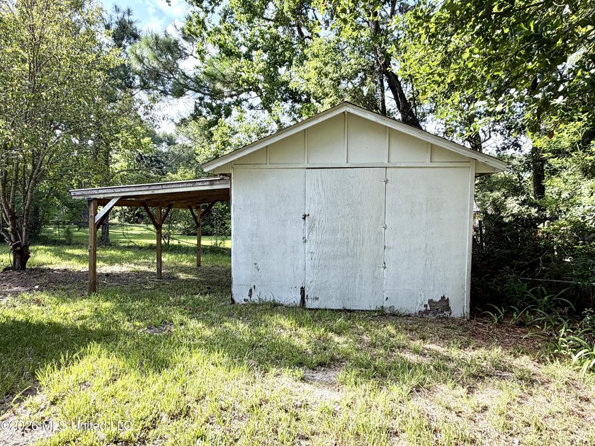 Investor Special ! Brick Home on a Slab. Your chance to do a - photo 17