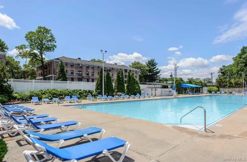 Welcome to 8 West Mill Drive, a beautifully maintained 1-bedroom - photo 20