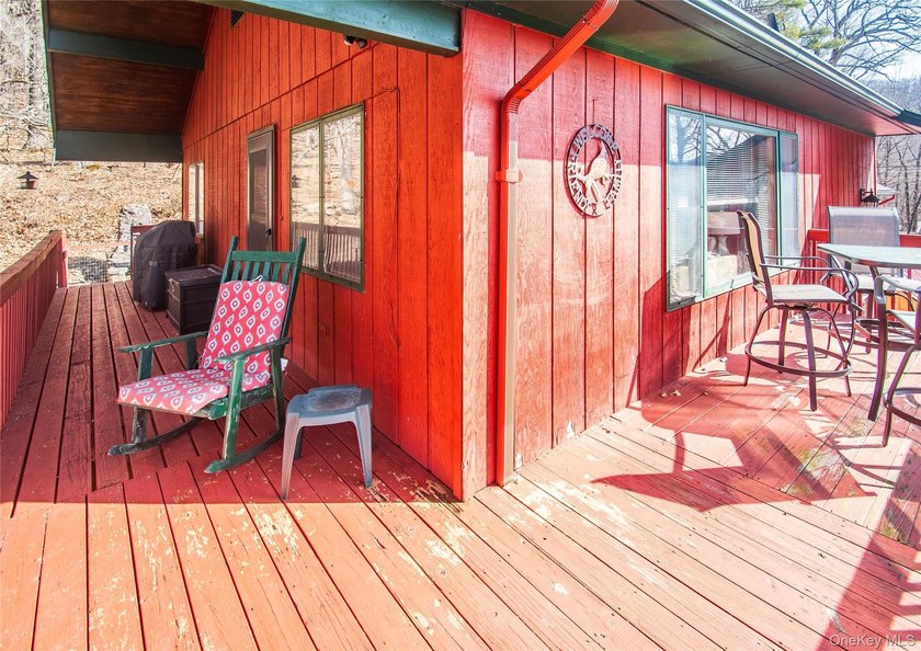 This well-maintained 3-bedroom, 1.5-bath split-level home offers - photo 4