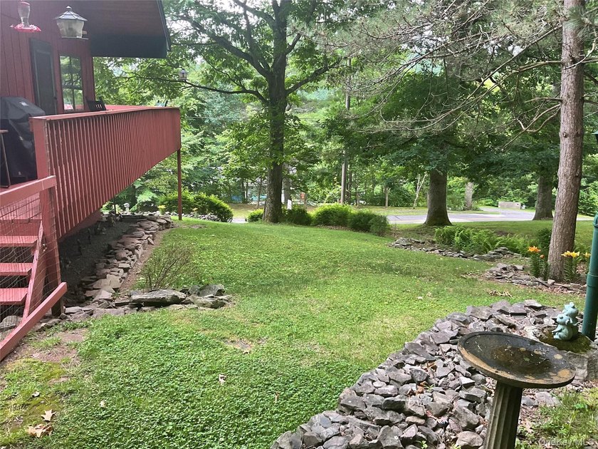 This well-maintained 3-bedroom, 1.5-bath split-level home offers - photo 6