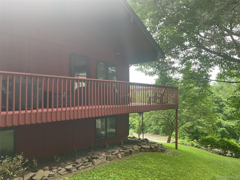 This well-maintained 3-bedroom, 1.5-bath split-level home offers - photo 9