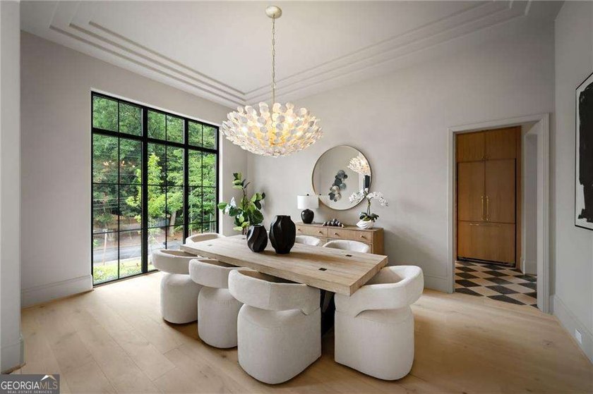 Crafted as a true statement piece, this extraordinary custom - photo 11