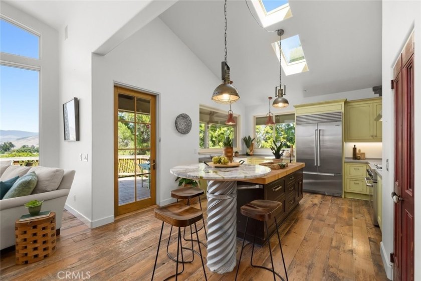 Maison du Soleil-perched in the highly desirable Royal Heights - photo 12