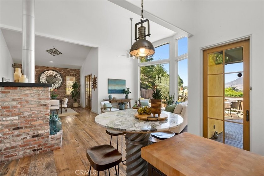 Maison du Soleil-perched in the highly desirable Royal Heights - photo 18