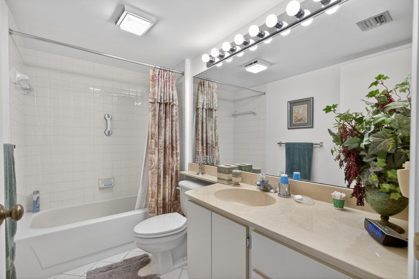 TOTALLY TURNKEY 4TH FLOOR PENTHOUSE, 2 BEDROOM/2 BATH CONDO WITH - photo 18