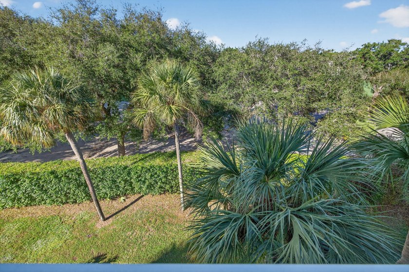 TOTALLY TURNKEY 4TH FLOOR PENTHOUSE, 2 BEDROOM/2 BATH CONDO WITH - photo 23