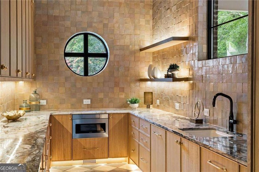 Crafted as a true statement piece, this extraordinary custom - photo 31