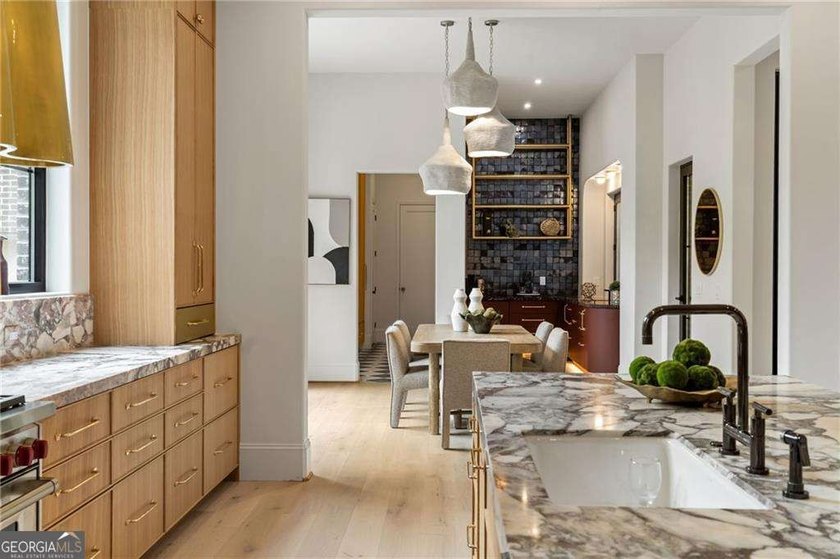 Crafted as a true statement piece, this extraordinary custom - photo 32