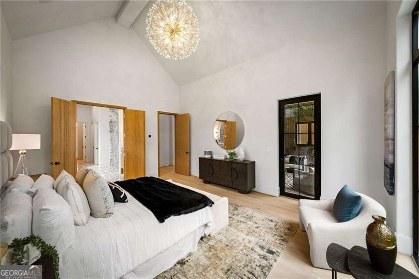 Crafted as a true statement piece, this extraordinary custom - photo 38
