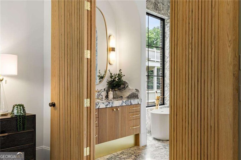 Crafted as a true statement piece, this extraordinary custom - photo 41
