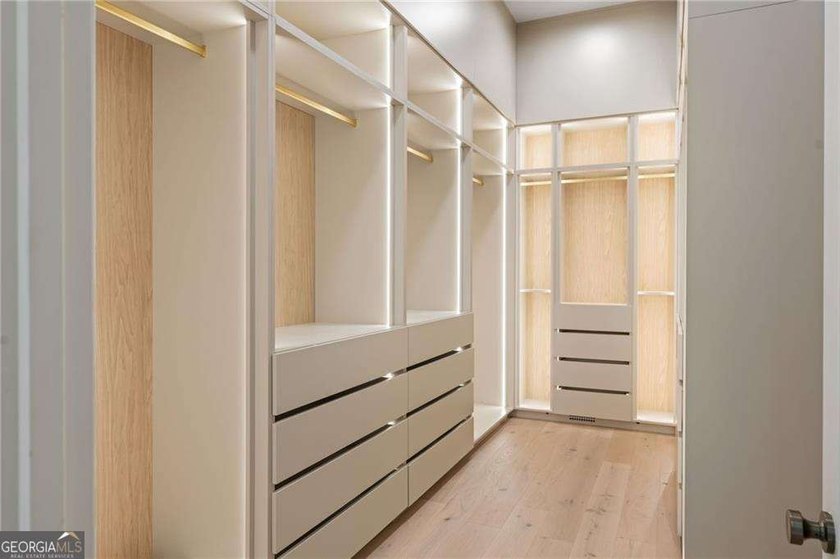 Crafted as a true statement piece, this extraordinary custom - photo 47