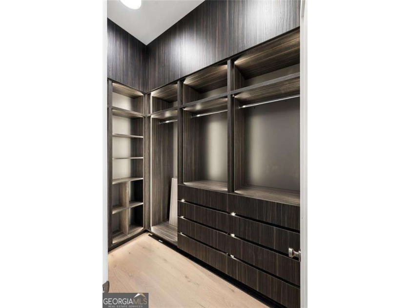 Crafted as a true statement piece, this extraordinary custom - photo 48