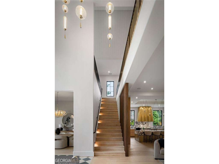 Crafted as a true statement piece, this extraordinary custom - photo 49