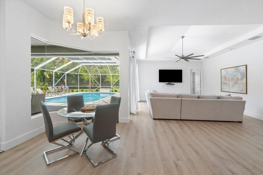 Beautiful, completely renovated,single family home in the quaint - photo 12