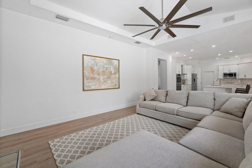 Beautiful, completely renovated,single family home in the quaint - photo 17