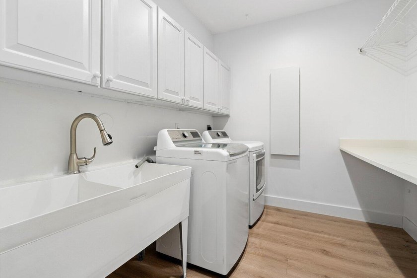 Beautiful, completely renovated,single family home in the quaint - photo 18