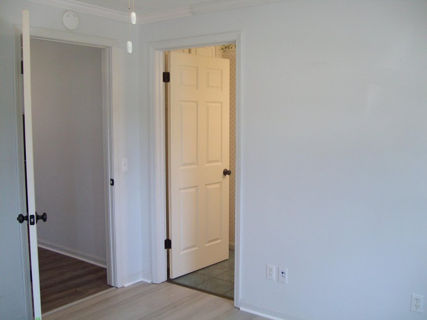 Spacious and well maintained 2 bedroom ranch sitting on a large - photo 18