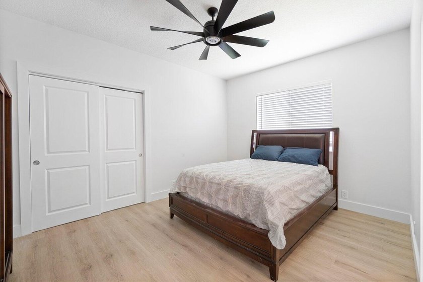 Beautiful, completely renovated,single family home in the quaint - photo 19