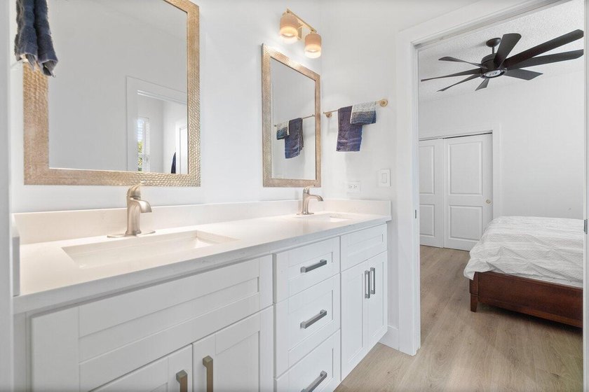 Beautiful, completely renovated,single family home in the quaint - photo 21