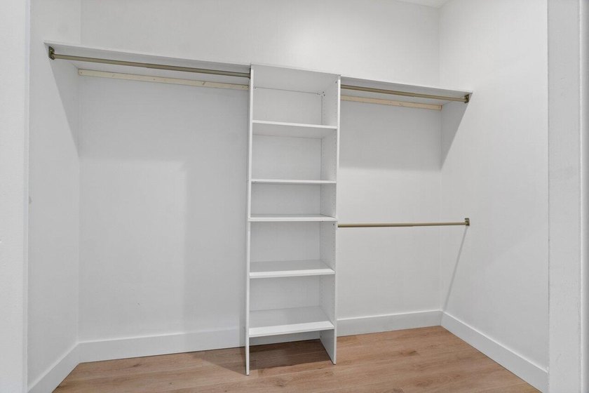 Beautiful, completely renovated,single family home in the quaint - photo 30