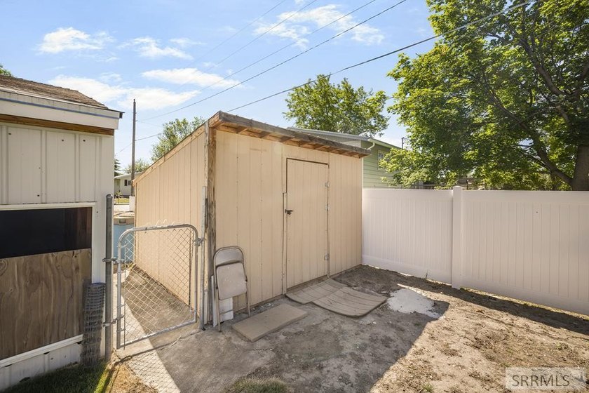 Great home that has been well taken car of. With 4 Bedrooms, 2 - photo 31