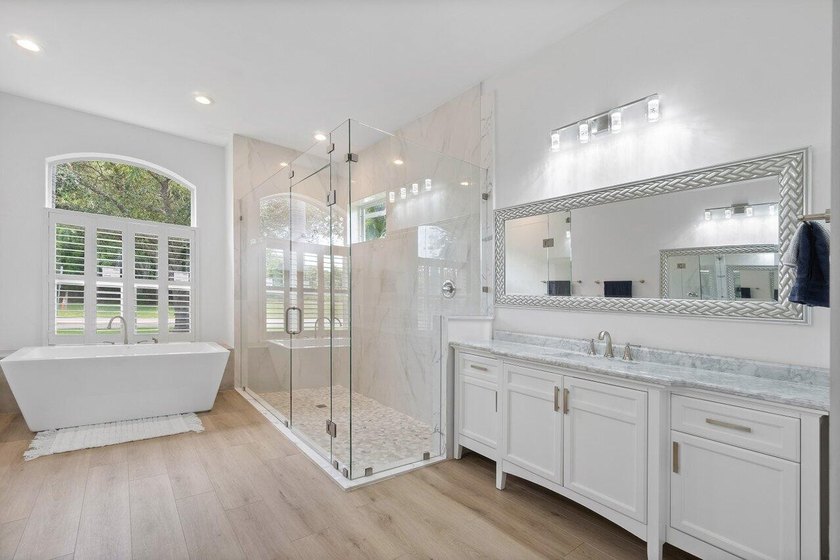 Beautiful, completely renovated,single family home in the quaint - photo 33