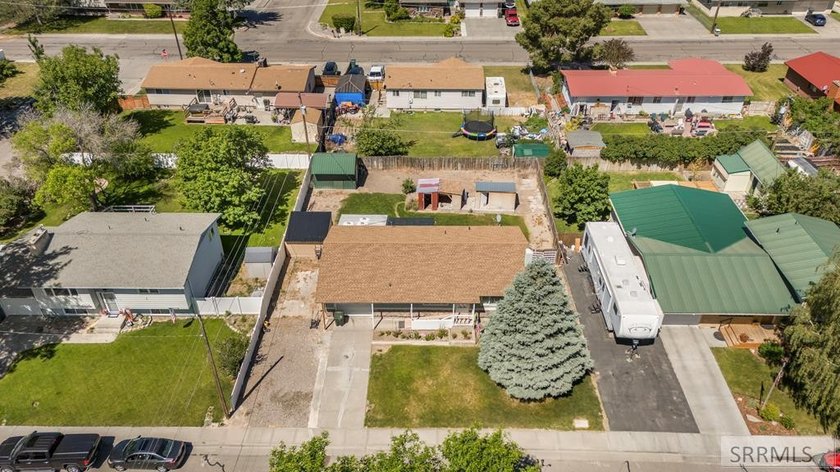 Great home that has been well taken car of. With 4 Bedrooms, 2 - photo 34