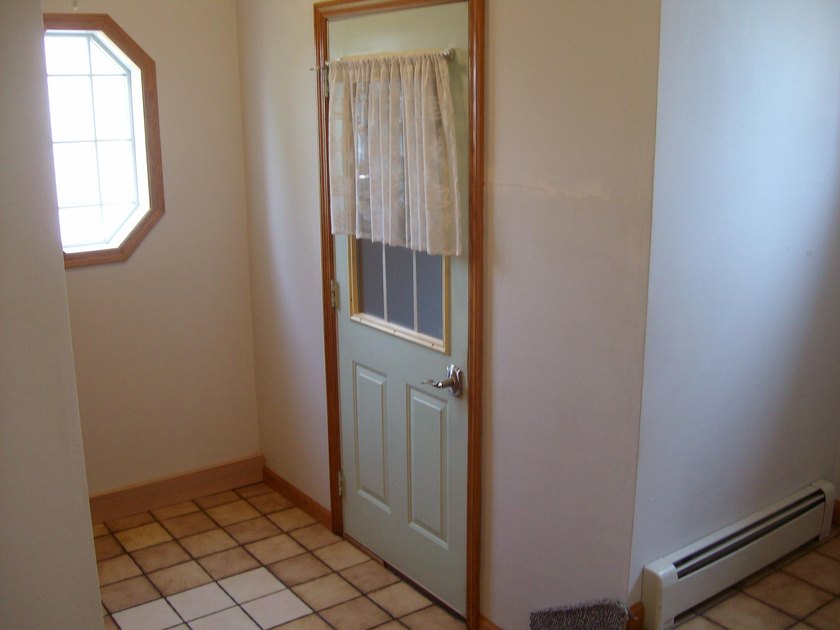 Spacious and well maintained 2 bedroom ranch sitting on a large - photo 34