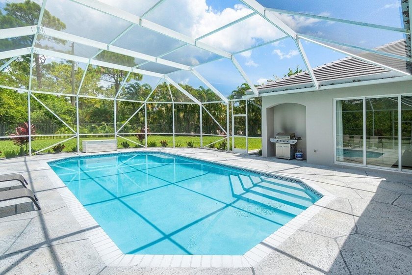 Beautiful, completely renovated,single family home in the quaint - photo 36