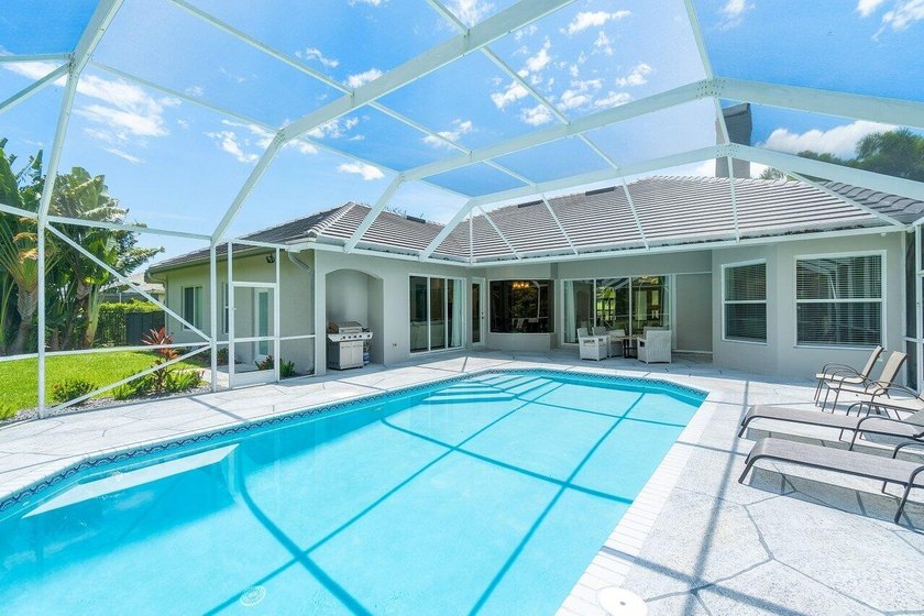 Beautiful, completely renovated,single family home in the quaint - photo 38