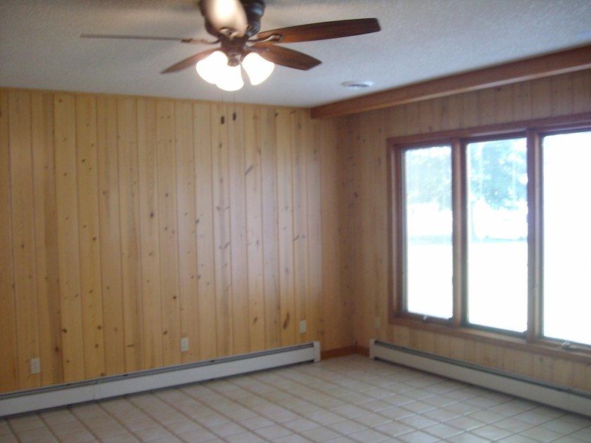 Spacious and well maintained 2 bedroom ranch sitting on a large - photo 38