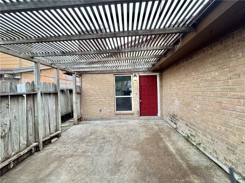 Income-Producing Corpus Christi Duplex | Active Leases in place| - photo 3