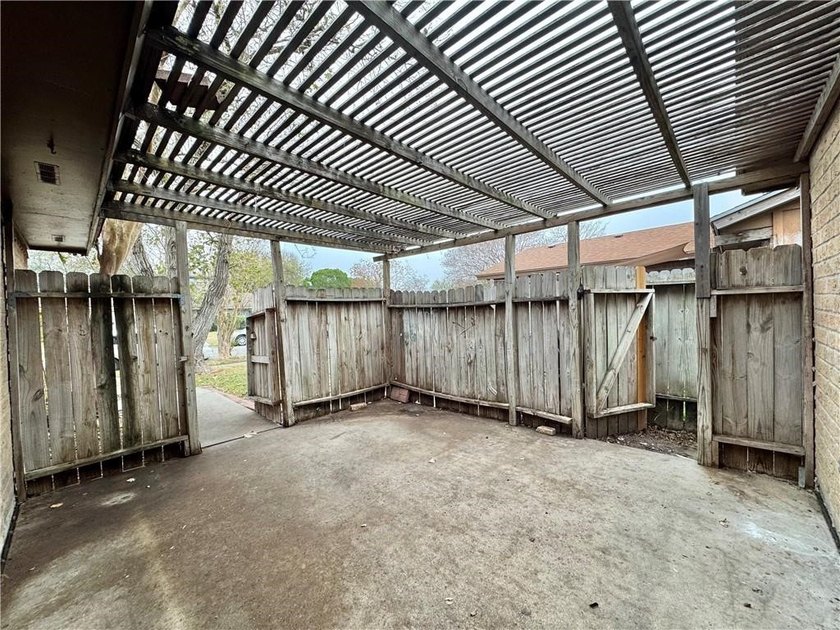 Income-Producing Corpus Christi Duplex | Active Leases in place| - photo 4