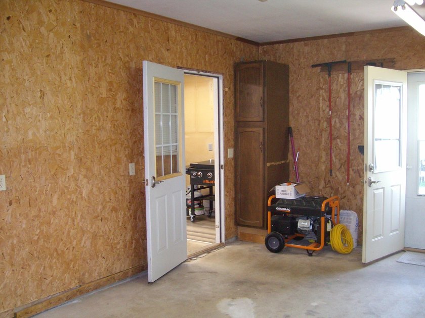 Spacious and well maintained 2 bedroom ranch sitting on a large - photo 46