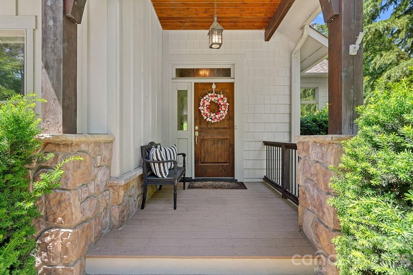 Welcome to 236 Tuskarora Trail, a show-stopping Mooresville - photo 5