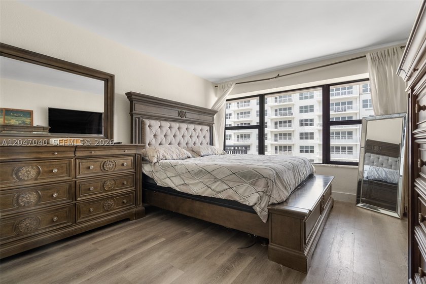 Wake up every morning to endless, panoramic ocean views from - photo 23