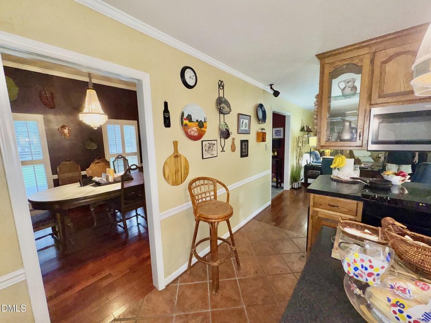 Welcome to this 3-bedroom, 2.5-bathroom single-family residence - photo 9