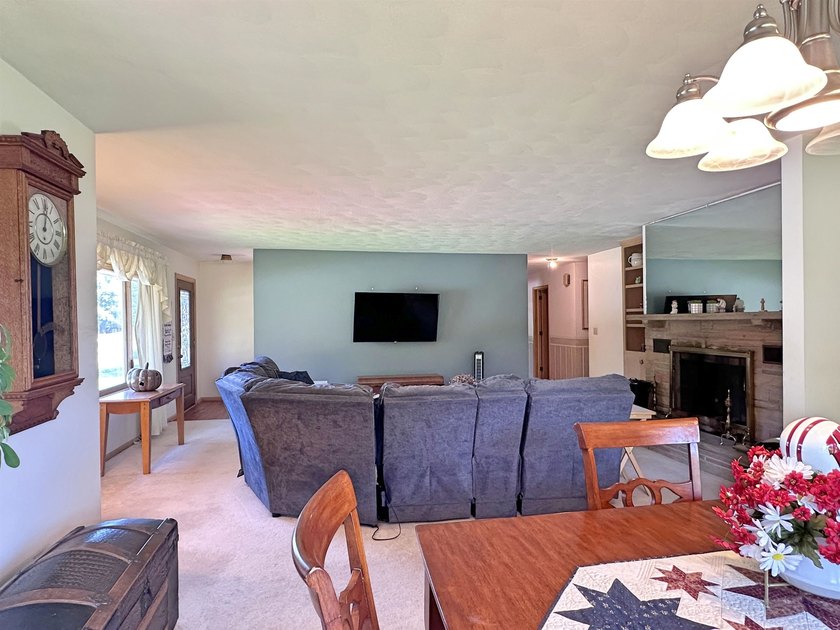 Great south side home with many amenities. Very large primary - photo 14