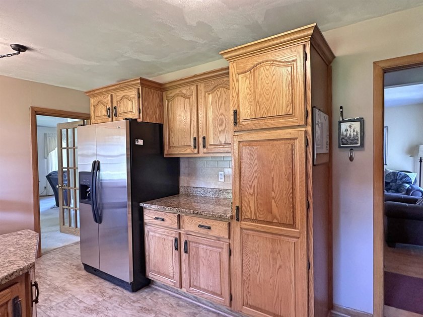 Great south side home with many amenities. Very large primary - photo 19