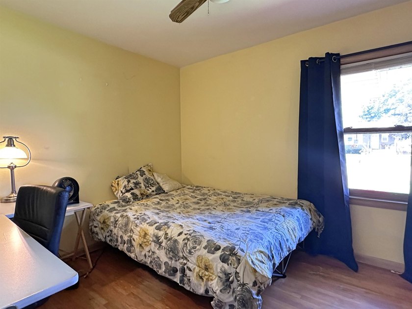Great south side home with many amenities. Very large primary - photo 33
